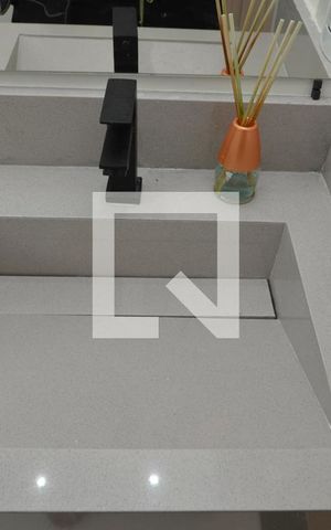 Apartamento à venda com 43m², 2 quartos e 1 vaga Apartamento à venda com 43m², 2 quartos e 1 vagaBanheiro social