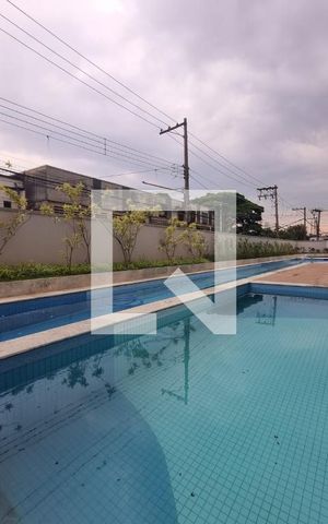 Apartamento à venda com 36m², 2 quartos e 1 vaga Apartamento à venda com 36m², 2 quartos e 1 vagaÁrea comum - Piscina 1