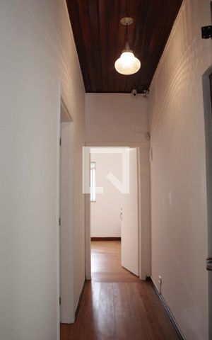 Casa à venda com 244m², 4 quartos e 2 vagasCorredor