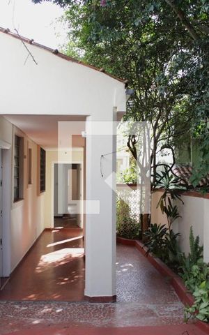 Casa à venda com 244m², 4 quartos e 2 vagasQuintal