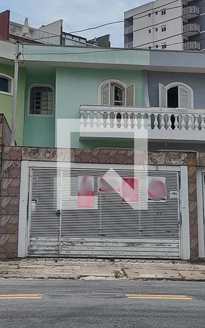 Casa à venda com 186m², 3 quartos e 2 vagas Casa à venda com 186m², 3 quartos e 2 vagasFachada