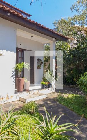 Casa à venda com 300m², 4 quartos e 4 vagas Casa à venda com 300m², 4 quartos e 4 vagasQuintal