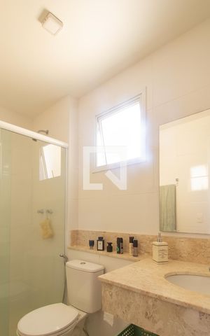 Apartamento para alugar com 74m², 2 quartos e 2 vagas Apartamento para alugar com 74m², 2 quartos e 2 vagasBanheiro da Suíte