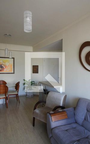 Apartamento à venda com 82m², 3 quartos e 1 vaga Apartamento à venda com 82m², 3 quartos e 1 vagaSala