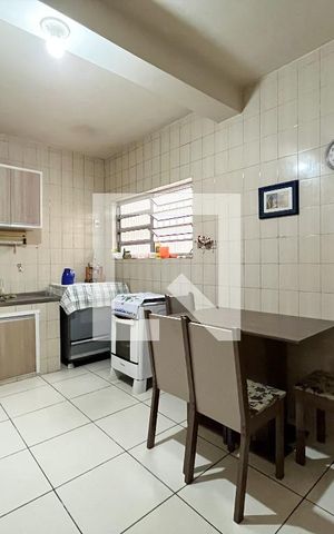 Casa à venda com 177m², 4 quartos e 2 vagas Casa à venda com 177m², 4 quartos e 2 vagasCozinha