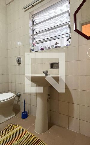 Casa à venda com 177m², 4 quartos e 2 vagas Casa à venda com 177m², 4 quartos e 2 vagasLavabo