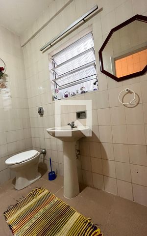 Casa à venda com 177m², 4 quartos e 2 vagas Casa à venda com 177m², 4 quartos e 2 vagasLavabo