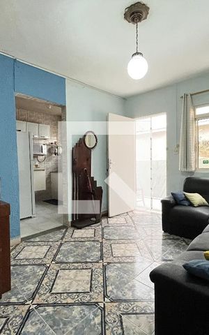 Casa à venda com 177m², 4 quartos e 2 vagas Casa à venda com 177m², 4 quartos e 2 vagasSala Edícula