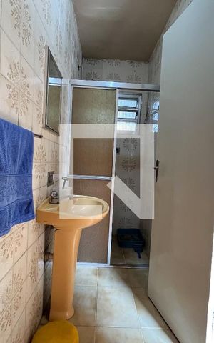 Casa à venda com 177m², 4 quartos e 2 vagas Casa à venda com 177m², 4 quartos e 2 vagasBanheiro da Suíte