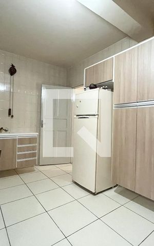 Casa à venda com 177m², 4 quartos e 2 vagas Casa à venda com 177m², 4 quartos e 2 vagasCozinha
