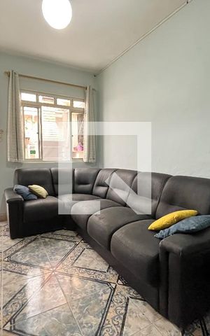 Casa à venda com 177m², 4 quartos e 2 vagas Casa à venda com 177m², 4 quartos e 2 vagasSala Edícula