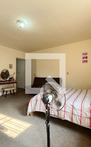 Casa à venda com 177m², 4 quartos e 2 vagas Casa à venda com 177m², 4 quartos e 2 vagasSuite