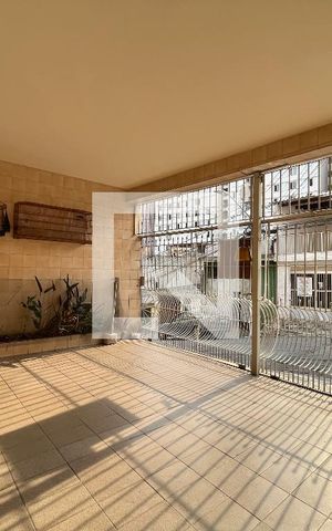 Casa à venda com 177m², 4 quartos e 2 vagas Casa à venda com 177m², 4 quartos e 2 vagasGaragem