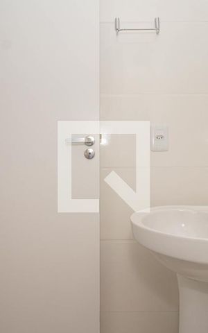 Apartamento à venda com 48m², 2 quartos e 1 vaga Apartamento à venda com 48m², 2 quartos e 1 vagaBanheiro