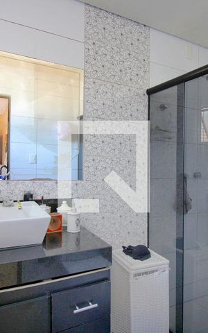 Casa à venda com 477m², 3 quartos e 6 vagasBanheiro da Suite 1
