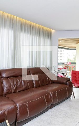 Apartamento à venda com 132m², 2 quartos e 3 vagas Apartamento à venda com 132m², 2 quartos e 3 vagasSala