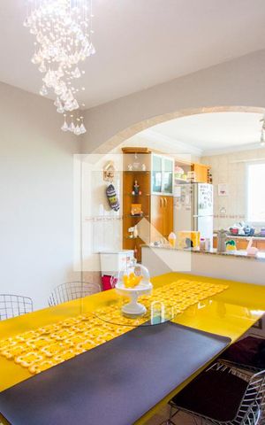 Casa à venda com 295m², 3 quartos e 3 vagas Casa à venda com 295m², 3 quartos e 3 vagasCopa