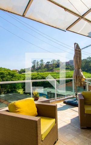Casa à venda com 295m², 3 quartos e 3 vagas Casa à venda com 295m², 3 quartos e 3 vagasÁrea externa