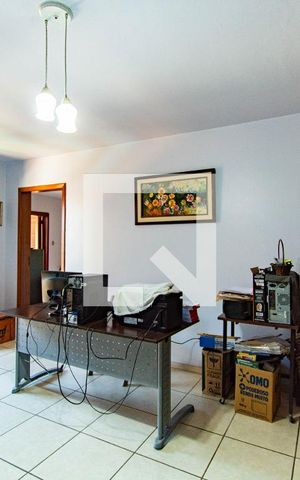 Casa à venda com 250m², 5 quartos e 4 vagas Casa à venda com 250m², 5 quartos e 4 vagasEscritório