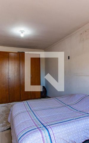 Casa à venda com 250m², 5 quartos e 4 vagas Casa à venda com 250m², 5 quartos e 4 vagasQaurto1