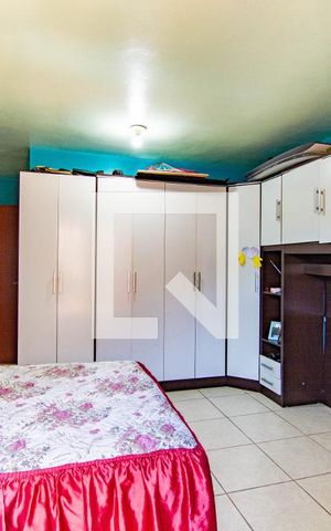 Casa à venda com 250m², 5 quartos e 4 vagas Casa à venda com 250m², 5 quartos e 4 vagasQuarto 4