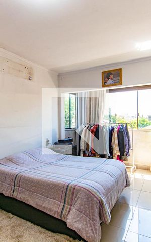 Casa à venda com 250m², 5 quartos e 4 vagas Casa à venda com 250m², 5 quartos e 4 vagasQaurto1