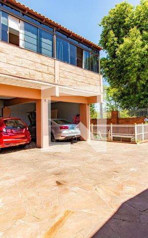 Casa à venda com 250m², 5 quartos e 4 vagas Casa à venda com 250m², 5 quartos e 4 vagasGaragem