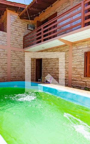 Casa à venda com 250m², 5 quartos e 4 vagas Casa à venda com 250m², 5 quartos e 4 vagasPiscina