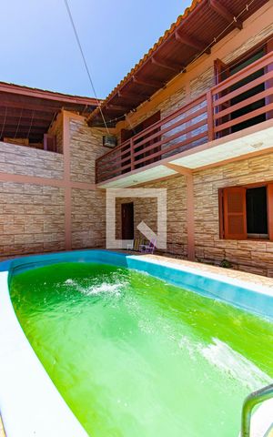 Casa à venda com 250m², 5 quartos e 4 vagas Casa à venda com 250m², 5 quartos e 4 vagasPiscina