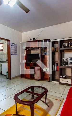 Casa à venda com 250m², 5 quartos e 4 vagas Casa à venda com 250m², 5 quartos e 4 vagasSala