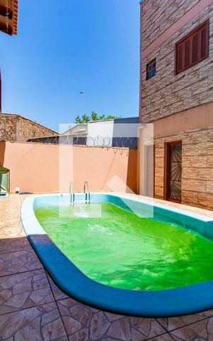 Casa à venda com 250m², 5 quartos e 4 vagas Casa à venda com 250m², 5 quartos e 4 vagasPiscina