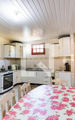 Casa à venda com 250m², 5 quartos e 4 vagas Casa à venda com 250m², 5 quartos e 4 vagasCozinha