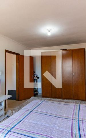 Casa à venda com 250m², 5 quartos e 4 vagas Casa à venda com 250m², 5 quartos e 4 vagasQaurto1
