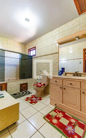 Casa à venda com 250m², 5 quartos e 4 vagas Casa à venda com 250m², 5 quartos e 4 vagasBanheiro