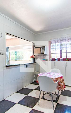 Casa à venda com 250m², 5 quartos e 4 vagas Casa à venda com 250m², 5 quartos e 4 vagasCozinha 2