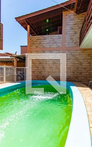 Casa à venda com 250m², 5 quartos e 4 vagas Casa à venda com 250m², 5 quartos e 4 vagasPiscina