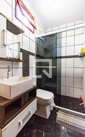 Casa à venda com 250m², 5 quartos e 4 vagas Casa à venda com 250m², 5 quartos e 4 vagasBanheiro