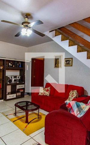 Casa à venda com 250m², 5 quartos e 4 vagas Casa à venda com 250m², 5 quartos e 4 vagasSala