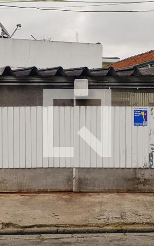 Casa à venda com 120m², 2 quartos e 2 vagas Casa à venda com 120m², 2 quartos e 2 vagasFachada
