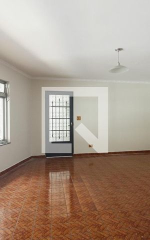 Casa à venda com 217m², 3 quartos e 2 vagas Casa à venda com 217m², 3 quartos e 2 vagasSala
