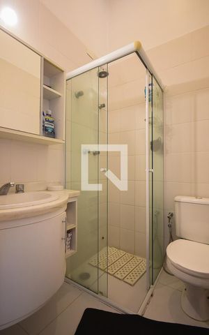Casa de condomínio à venda com 130m², 2 quartos e 2 vagas Casa de condomínio à venda com 130m², 2 quartos e 2 vagas Banheiro Suíte 2