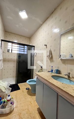 Casa à venda com 300m², 4 quartos e 5 vagasBanheiro Social