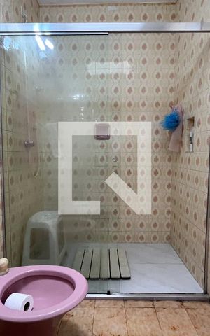 Casa à venda com 300m², 4 quartos e 5 vagasBanheiro da Suíte 2