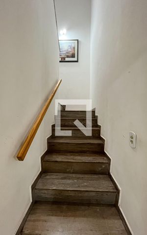 Casa à venda com 300m², 4 quartos e 5 vagasEscada