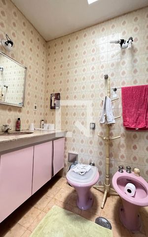 Casa à venda com 300m², 4 quartos e 5 vagasBanheiro da Suíte 2