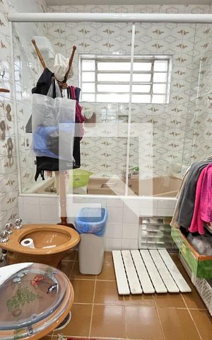 Casa à venda com 300m², 4 quartos e 5 vagasBanheiro da Suíte 1
