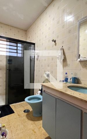 Casa à venda com 300m², 4 quartos e 5 vagasBanheiro Social