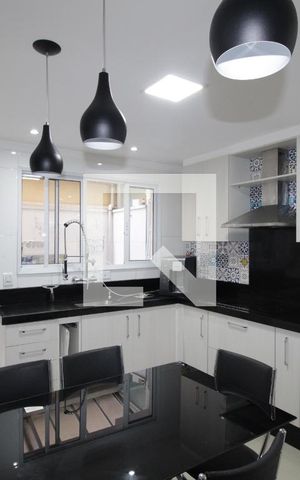 Casa à venda com 145m², 2 quartos e 2 vagasCozinha