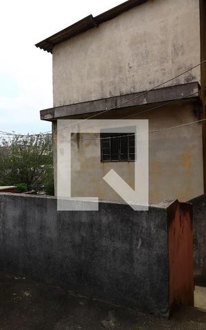 Casa à venda com 148m², 2 quartos e 1 vagaFundos