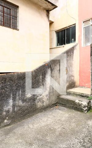 Casa à venda com 148m², 2 quartos e 1 vagaFundos